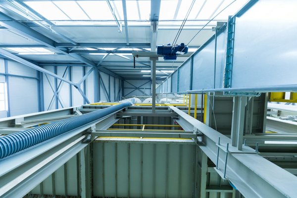 Optimiser la mise en rayon grâce aux rolls et chariots ergonomiques